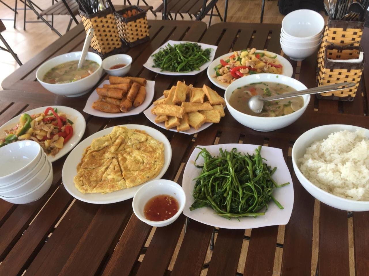 Sunshine Homestay Phong Nha Bagian luar foto