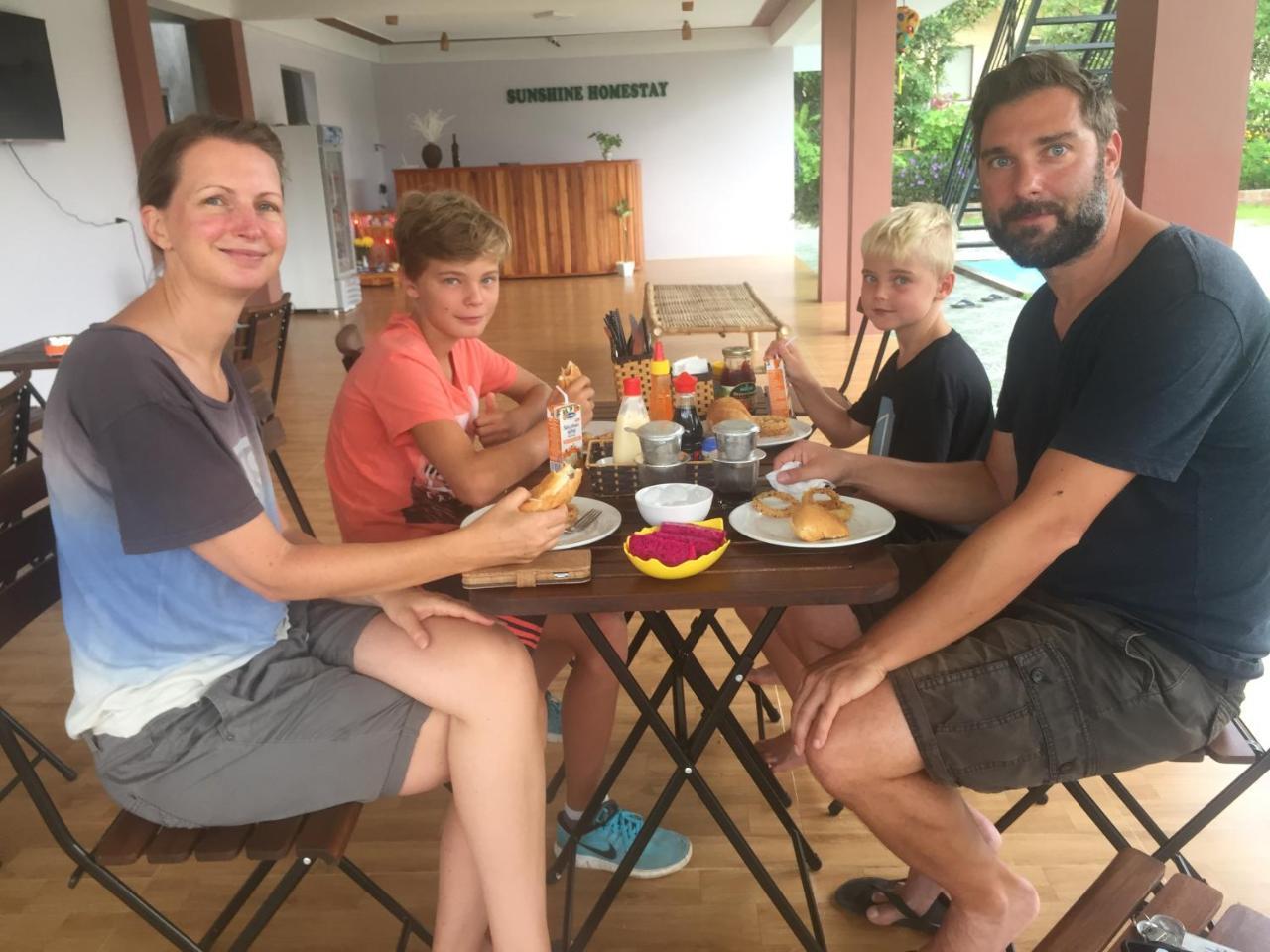 Sunshine Homestay Phong Nha Bagian luar foto